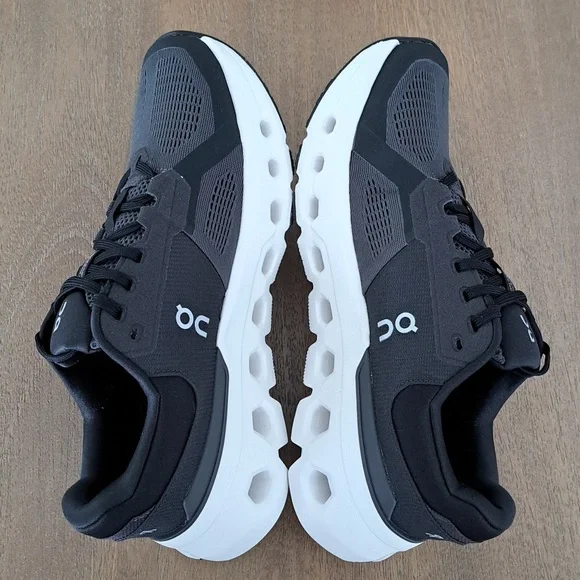 On Cloudrunner 2 - Color: Eclipse / Black - Size: Women 9.5 - Picture 6 of 9